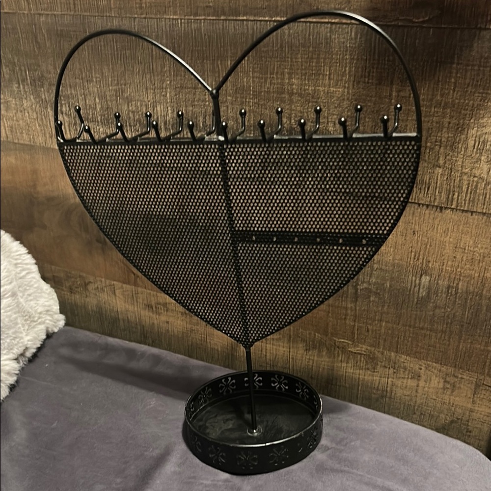Heart-Shaped Black Jewelry Organizer